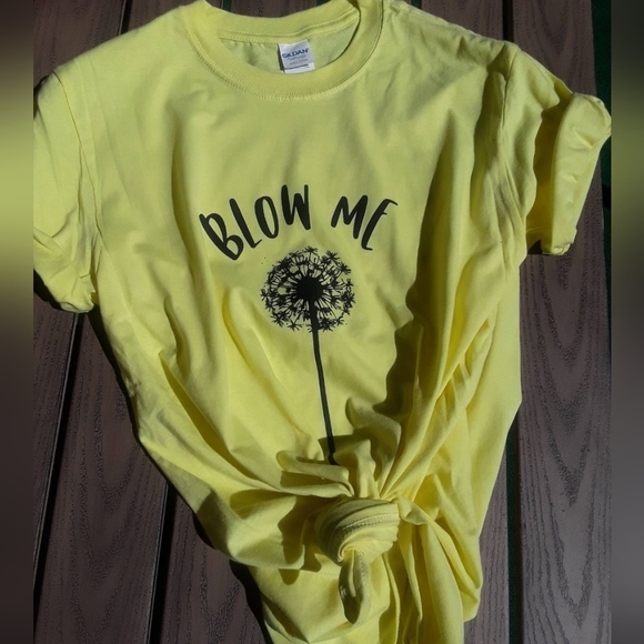 NWOT Women's Size Small T-shirt - Picture 2 of 2